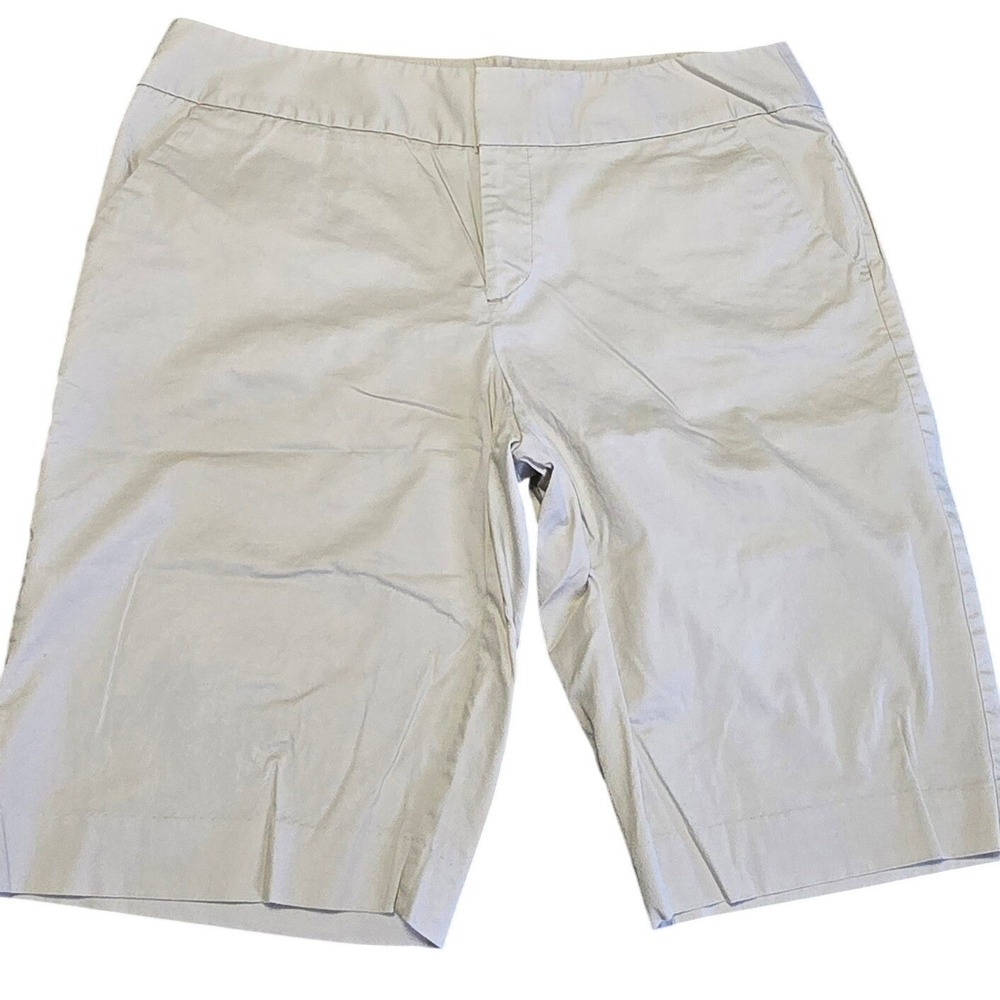 Daisy Fuentes Womens Size 10 Beige‎ Bermuda Shorts Flat Front Business Casual
